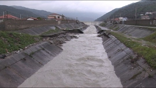 Elbasan/ Argjinatura e çarë, përroi i Zaranikës kërcënim për përmbytje (VIDEO)