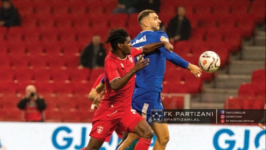 VIDEO/ Erzeni 'del nga shtrati' dhe mund 1-2 Partizanin në 'Air Albania', Tedi Cara gabon penalltinë