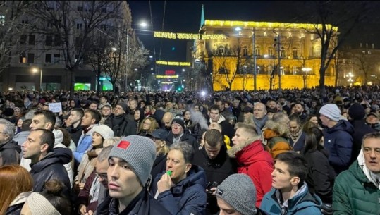 Kontestimi i zgjedhjeve, Vuçiç i kërkon opozitës në Serbi t'i jap fund grevës