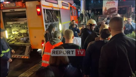 Report Tv siguron pamjet, momenti kur i jepet ndihma e parë një qytetari të asfiksuar nga tymi në qendrën tregtare të Lushnjës
