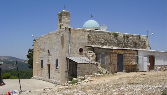 Një raketë nga Libani godet kishën në Ikrit