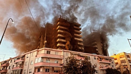 Zjarri në qendrën tregtare në Lushnje shkrumboi rreth 300 biznese, nesër ekspertët e Institutit të Ndërtimit vendosin për fatin e godinës