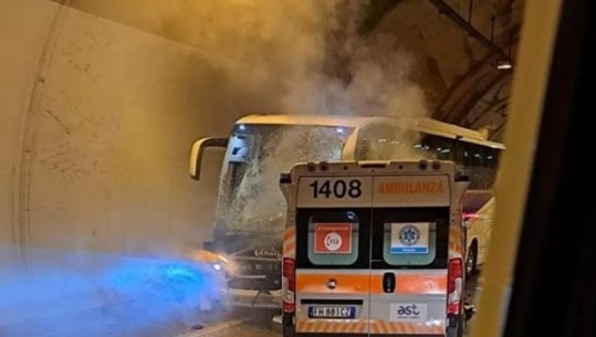 VIDEO/ Aksident tragjik në Itali, autobusi me fëmijë përplaset me ambulancën, tym e flakë në tunel! Katër të vdekur, një mjek shqiptar! Shtatë të plagosur