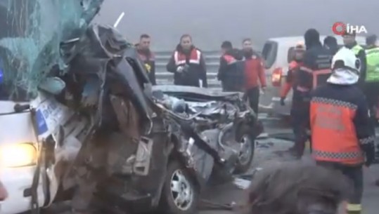 VIDEO/ Aksident tragjik në Turqi, përplasen 7 automjete, 10 viktima dhe 59 të plagosur 