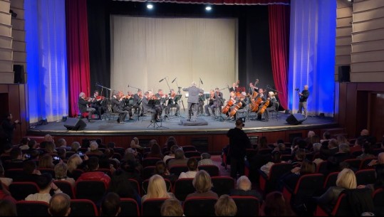 Orkestra e Harqeve në Durrës koncert festiv në teatrin ‘Aleksandër Moisiu’