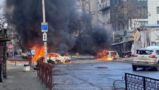 Lufta në Ukrainë/ Rusia sulmon me raketa qytetin e Kherson, rreth 30 të vdekur