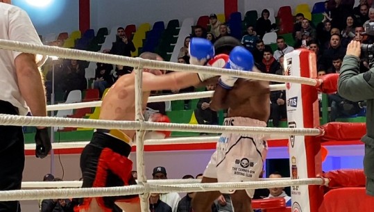 Kampioni afrikan i dorëzohet grushteve të rrufeshme, boksieri Alban Bermeta mbyll vitin me fitore: Në 2024 të tjera arritje