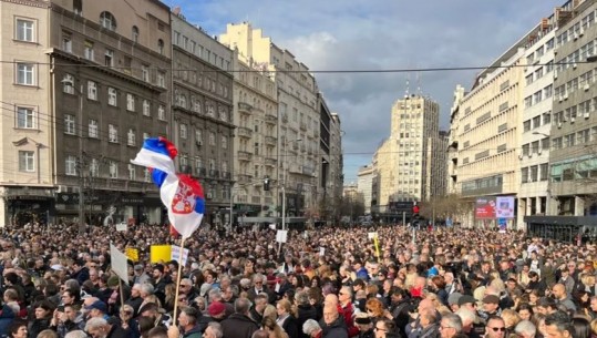 Sërish protestë në Beograd, kërkohet anulimi i zgjedhjeve