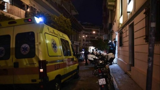 Sherr mes 2 shqiptarëve në Athinë, njëri prej tyre plagoset me thikë, transportohet me urgjencë në spital! Autori ia mbath nga vendngjarja