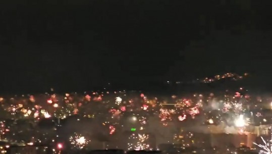 Tirana ndriçon nga fishekzjarret e mesnatës! Erdhi Viti i Ri 2024! Shikoni videon 