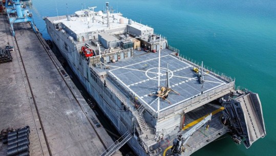 FOTO/ Mbërrin në portin e Durrësit anija e Forcave Detare të SHBA-së Trenton