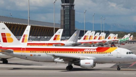 Anulohen mbi 400 fluturime në Spanjë, shkak greva