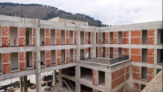 Rama publikon foto nga punimet për shkollën simbol të qytetit të Beratit: Do të jetë me 4 kate, palestër, bibliotekë dhe laboratore