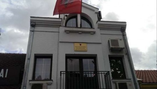Dhunimi i tre të rinjve, ambasada shqiptare në Malin e Zi: I kemi në mbrojtje! Po u ofrojmë çdo shërbim, përfshirë edhe atë ligjor