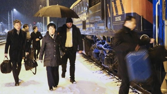 Ministri i Jashtëm japonez viziton papritur Ukrainën, zotohet për mbështetje të vazhdueshme