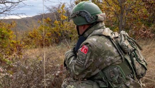 Turqia u ndalon ushtarëve përdorimin e smartphonëve në zonat operative