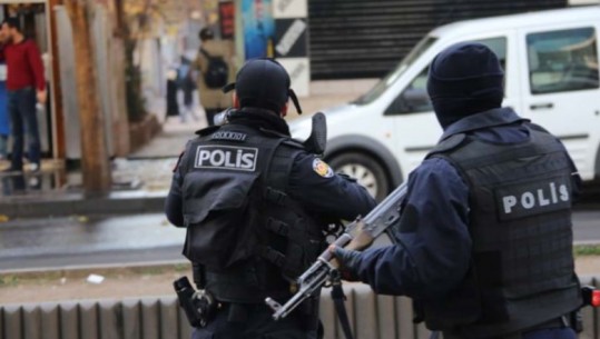 Dyshohen se kishin lidhje me Shtetin Islamik, 70 të arrestuar në Turqi