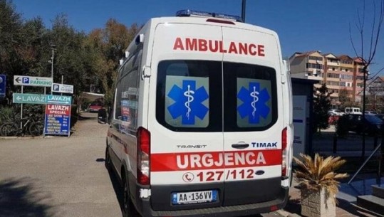 Aksident tragjik në Kamëz, makina përplas për vdekje këmbësoren 46-vjeçare