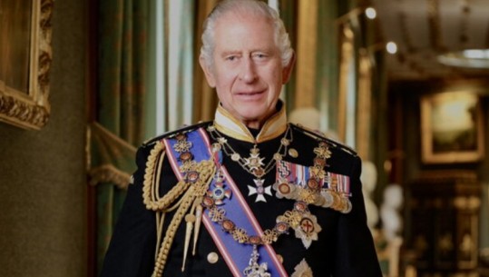 FOTO/ Portreti i ri zyrtar i Mbretit Charles III kushton 8 milionë paund, ndizen polemikat dhe debatet në Britani për çmimin e lartë