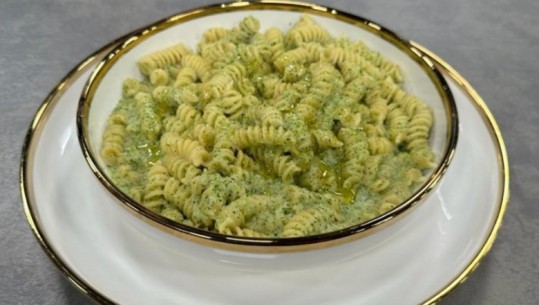 Makarona me brokoli dhe djathë nga zonja Albana