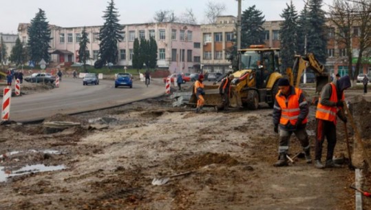 Lufta vazhdon, Ukraina nis rindërtimin e qyteteve