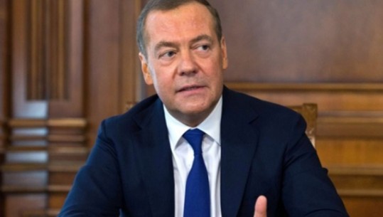 Medvedev: Ukrainasit përballen me zgjedhjen mes të qenurit pjesë e Rusisë dhe vdekjes