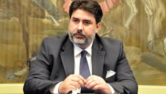 'Honoris Causa' Guvernatorit të Sardenjas/ Media Italiane: Vijojnë hetimet për Arben Gjatën! Reagon rektori i Mjekësisë: Këtë person nuk e kam takuar kurrë  