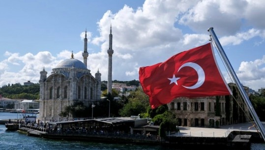 Turqia feston 103-vjetorin e pavarësisë