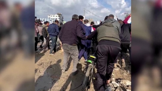 VIDEO/ Njerëzit po prisnin të merrnin ndihma humanitare në Gaza, forcat izraelite vrasin 20 persona dhe plagosin 150 të tjerë
