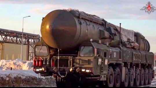 Raporti: Rusia mund të përdorë armë bërthamore jostrategjike pas humbjeve ushtarake në Ukrainë