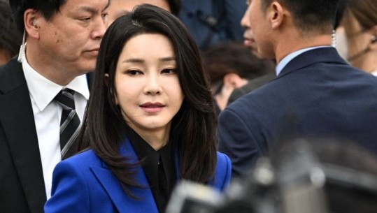 Skandal/ Ryshfeti në Korenë e Jugut, bashkëshortja e presidentit pranon një çantë luksoze dhuratë