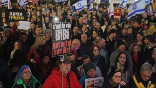 Izrael/ Protestuesit në Tel Aviv kërkojnë dorëheqjen e Netanyahut