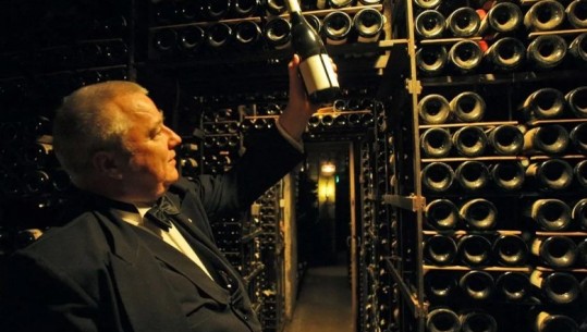 Vidhen 83 shishe verë me vlerë 1.5 milionë euro në restorantin më të shtrenjtë të Parisit