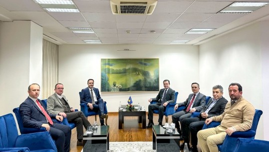 Liderët e partive shqiptare të Maqedonisë së Veriut takohen me Kurtin në Prishtinë: Presidenti duhet të vijë nga mesi i shqiptarëve