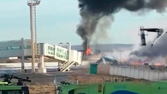 VIDEO/ Goditet nga raketat aeroporti ushtarak rus në Krime