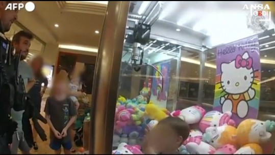 Australi/ Fëmija ngec brenda makinerisë së lodrave (VIDEO)