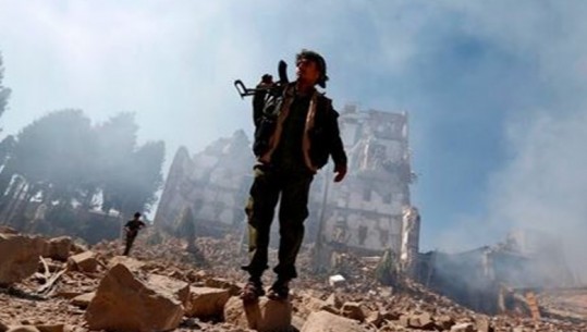 SHBA dhe Britania shënjestrojnë kryeqytetin e Jemenit