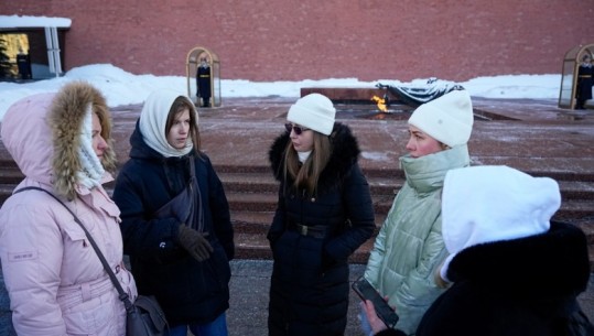 Gratë e ushtarëve rusë protestojnë në Moskë