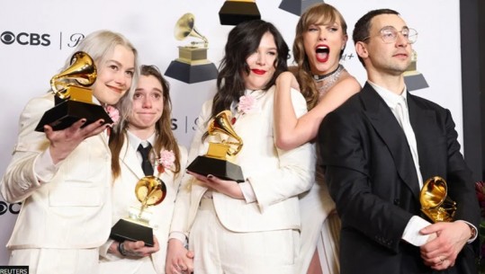 FOTOT/ Çmimet Grammy 2024, VIP-at shkëlqejnë në tapetin e kuq