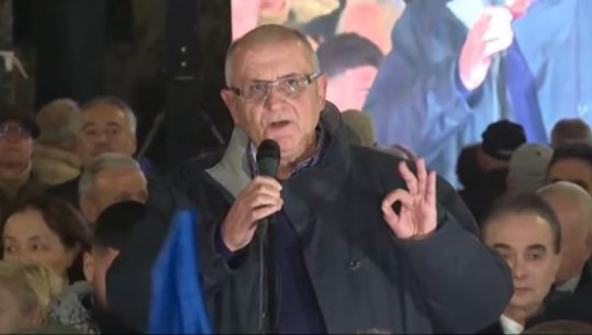 Petrit Vasili i bashkohet protestës së Rithemelimit