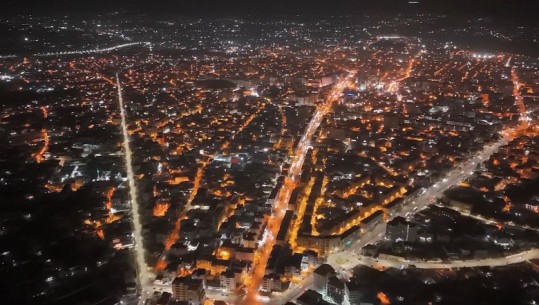 VIDEO/ Mbrëmje në Shkodër, xhiro me dron në 'djepin e kulturës'