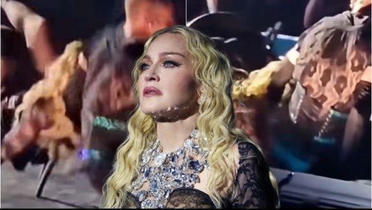 Po performonte në skenë, Madonna rrëzohet nga një prej balerinëve të saj (VIDEO)