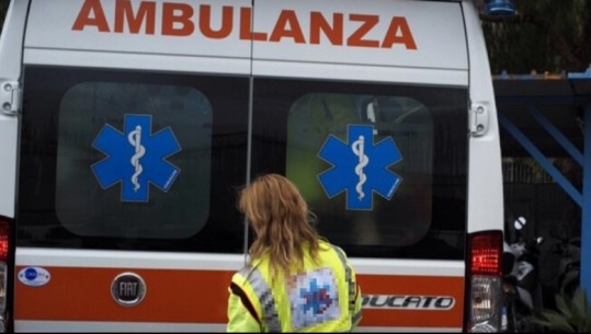 Makina që drejtonte u përplas me pemën, ndërron jetë në aksident 35 vjeçari në Itali