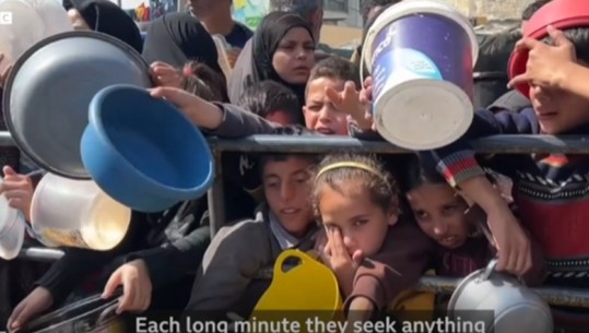 Fëmijët në Rripin e Gazës në kërkim të ushqimit për të mbajtur gjallë familjet! Mohammedi: Ndonjëherë shkoj duar bosh, ndihem i trishtuar