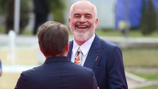 VIDEO+ FOTOT/ Varhelyi ngatërron rrugën, Rama shkrihet së qeshuri! Çfarë s’u pa nga pritja e liderëve