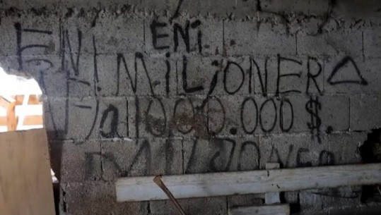 ‘Eni milioneri, 1 milion dollarë’, mbishkrimi mbi gropën ku u fëmijët groposën babanë pasi e vranë