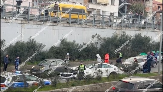 VIDEO/ Aksident i trefishtë në Tiranë, përplasen dy makina dhe një taksi