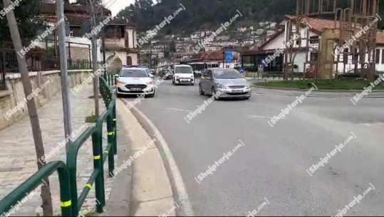 Berat/ 78-vjeçari me biçikletë përplaset nga makina, shoferi largohet nga vendi i ngjarjes! Policia në kërkim të tij