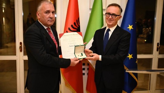 Prokurori që po heton Sali Berishën nderohet me titullin e lartë nga Presidenti italian! Arben Kraja 'Kalorës i Urdhrit të Meritës i Republikës Italiane'