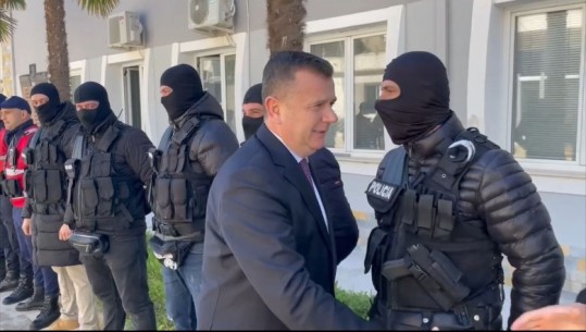 Baza me armatime e gjetur në Vlorë, Balla: Duhen forcuar kontrollet kundër armëmbajtjes pa leje, për të parandaluar ngjarje kriminale